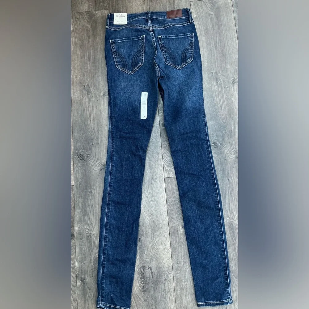 HOLLISTER HIGH RISE SUPER SKINNY JEANS🌻